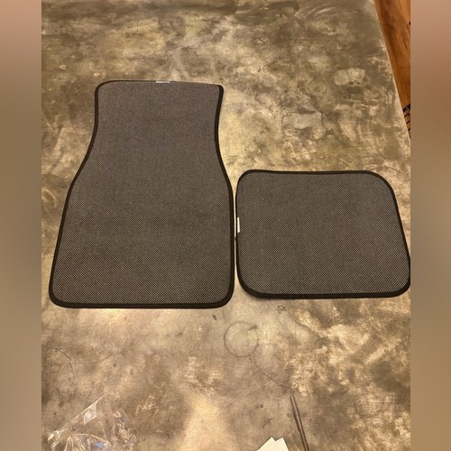Nwot car mats pieces - nwot,,